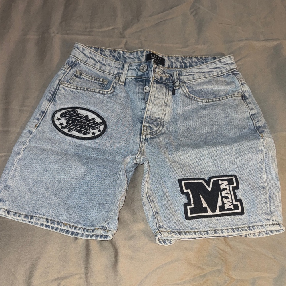 Light Wash Denim Men’s Shorts with Patch Details